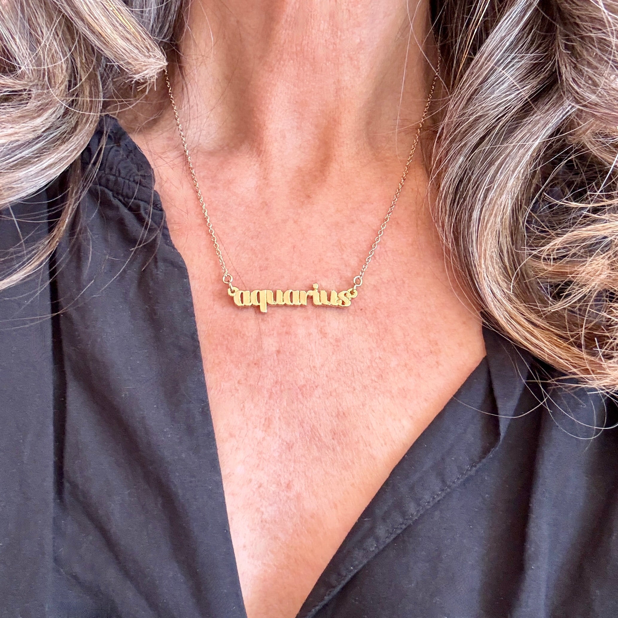 Aquarius Zodiac Name Necklace - Confía Collective