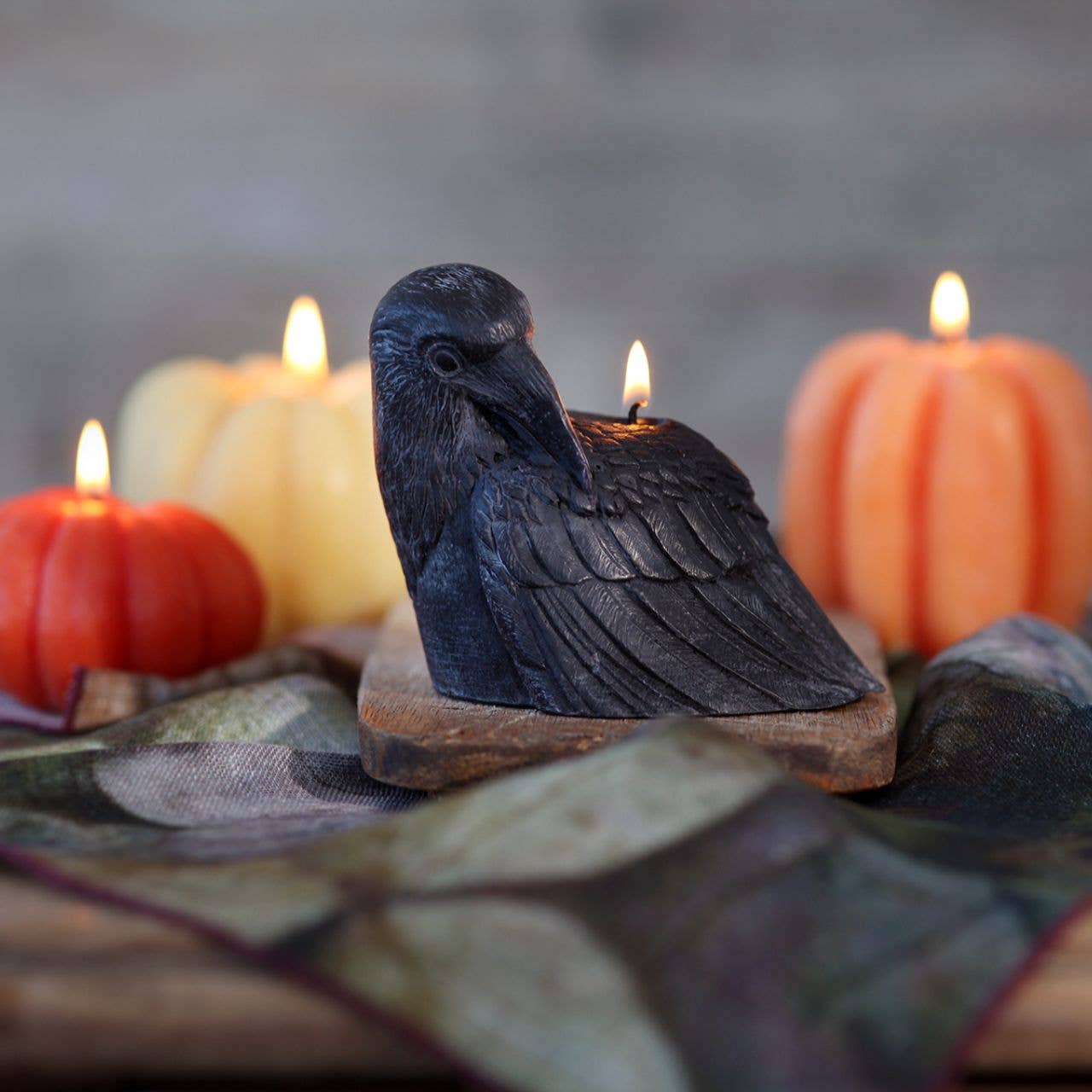 Black Crow Beeswax Candle - Confía Collective