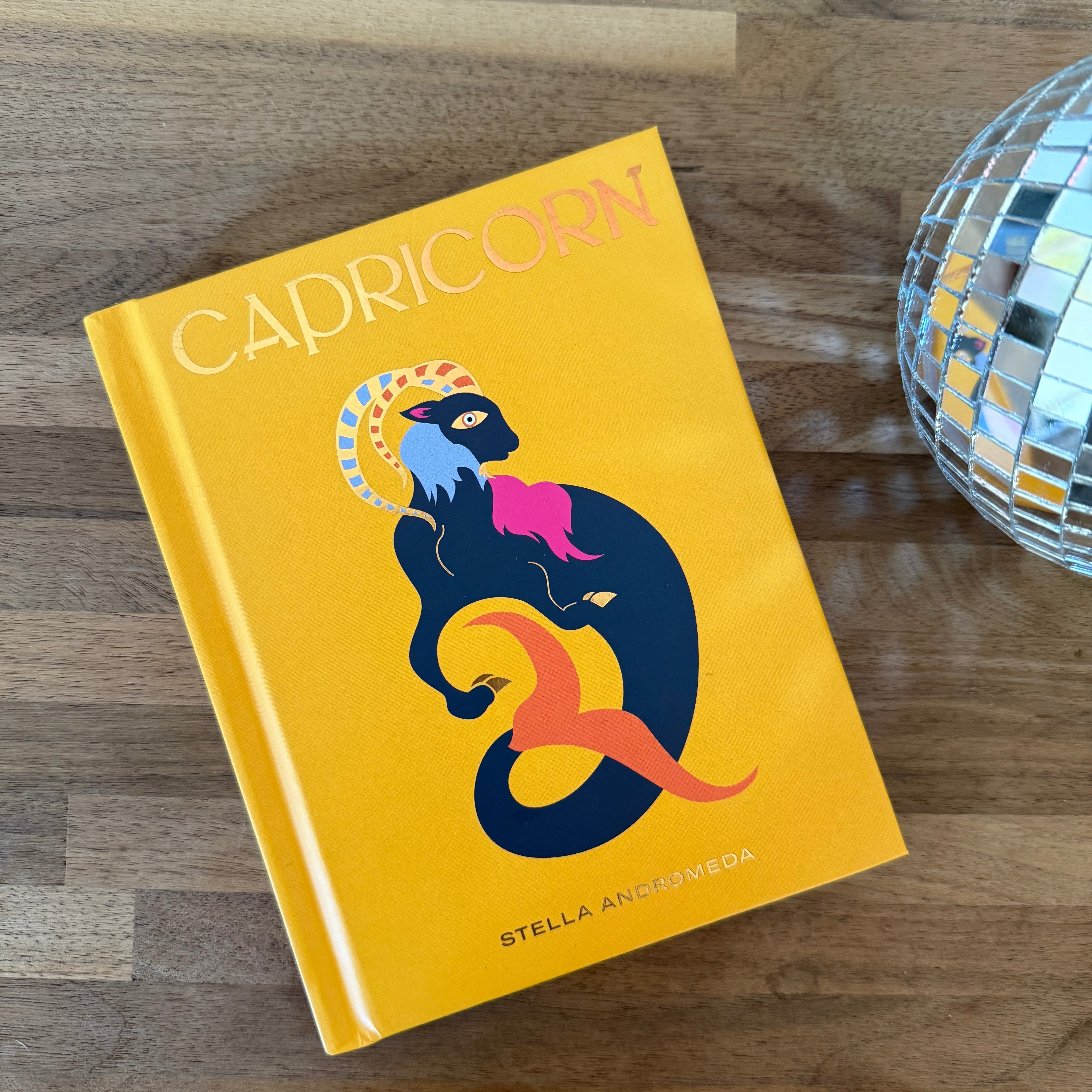 Capricorn Zodiac Book - Confía Collective