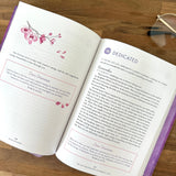 Dear Universe: 200 Mini - Meditations for Instant Manifestations Book - Confía Collective