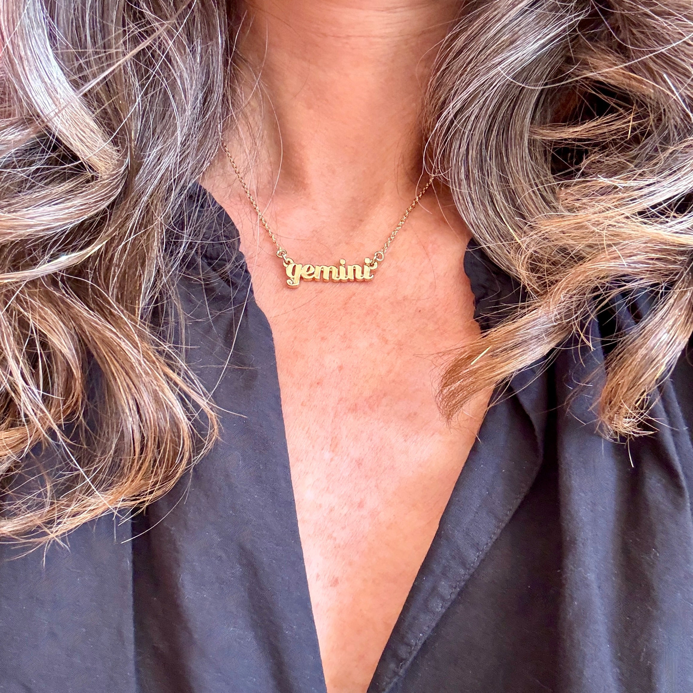 Gemini Zodiac Name Necklace - Confía Collective