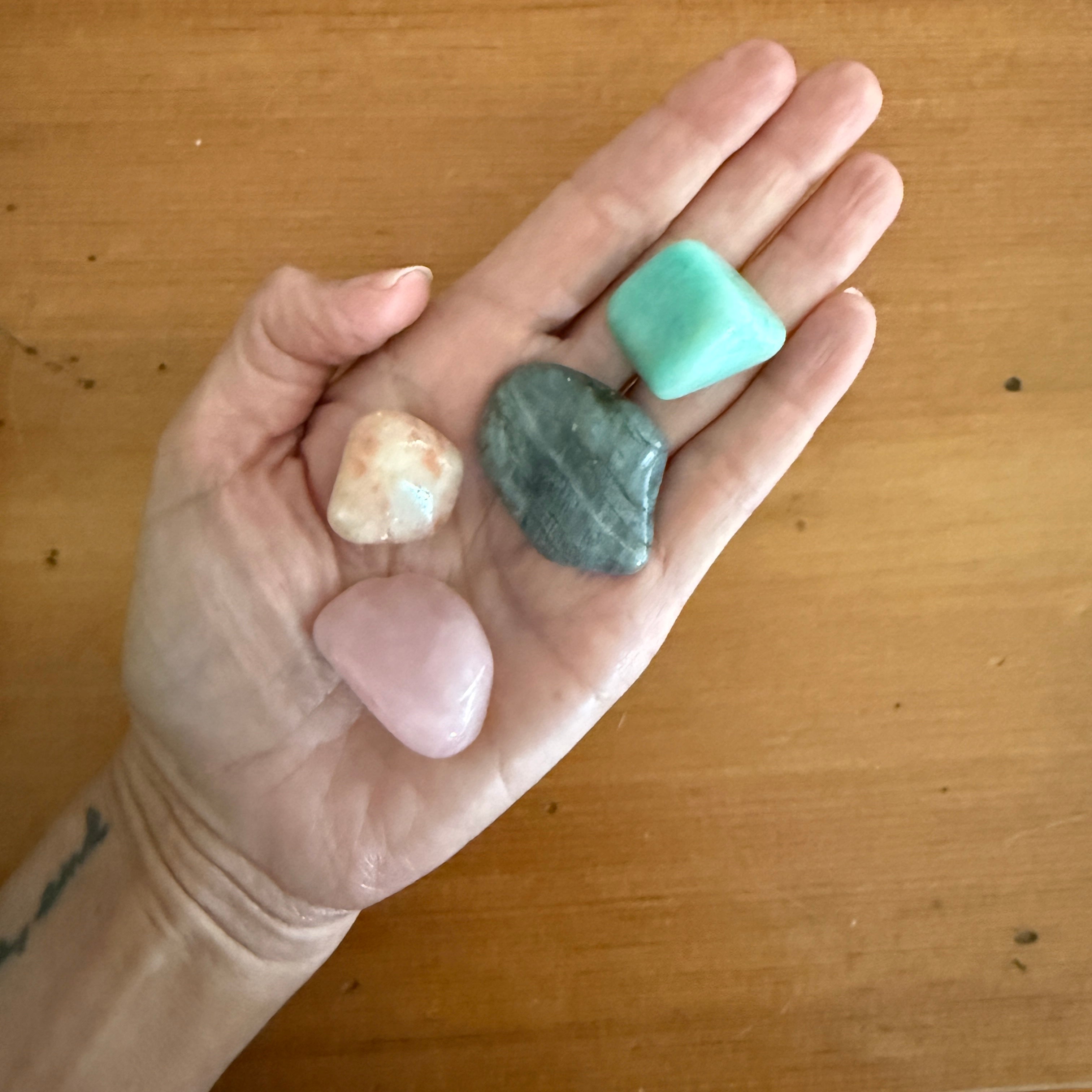 Hope + Healing Crystal Stone Set in Box - Confía Collective