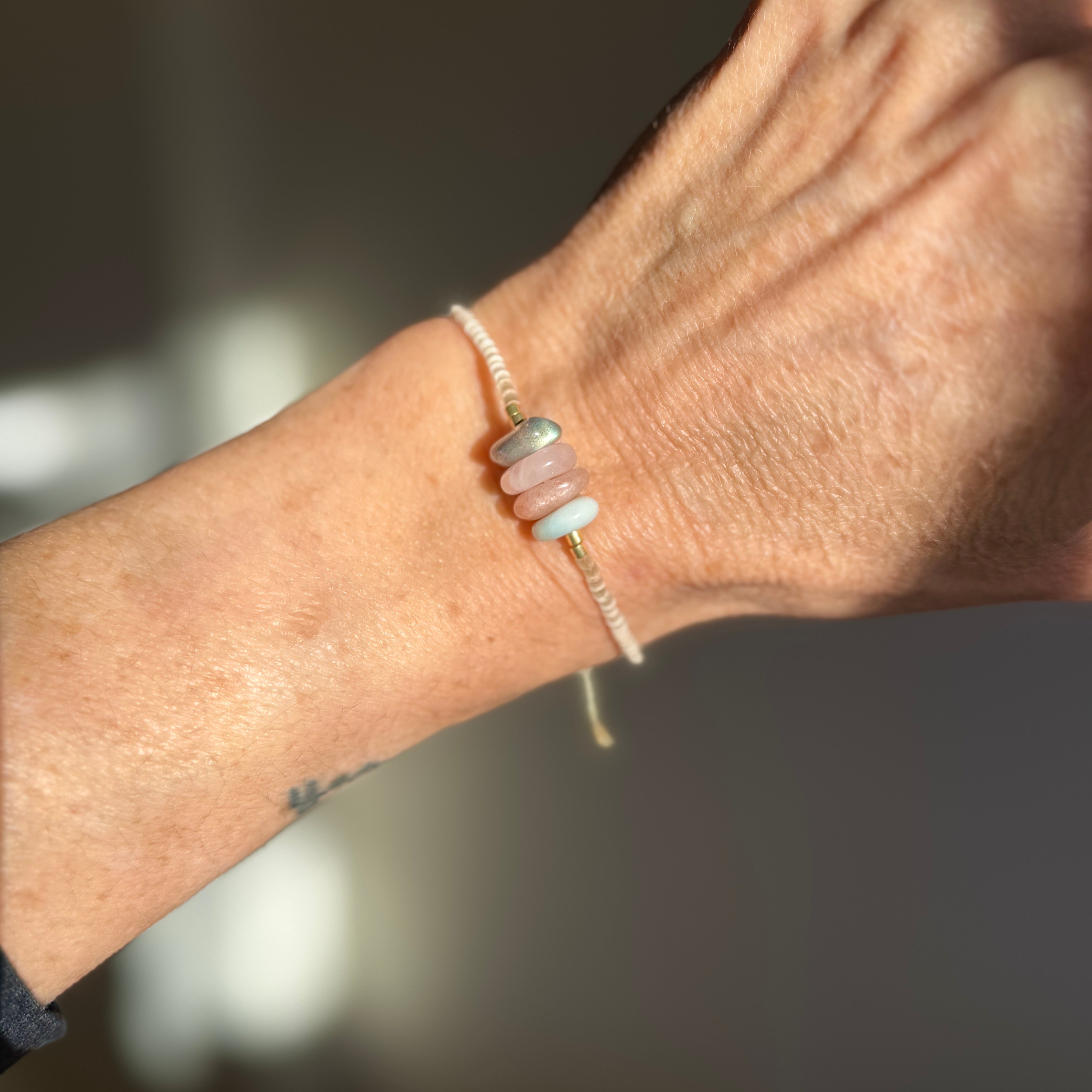 Hope + Healing Gemstone Adjustable Bracelet - Confía Collective