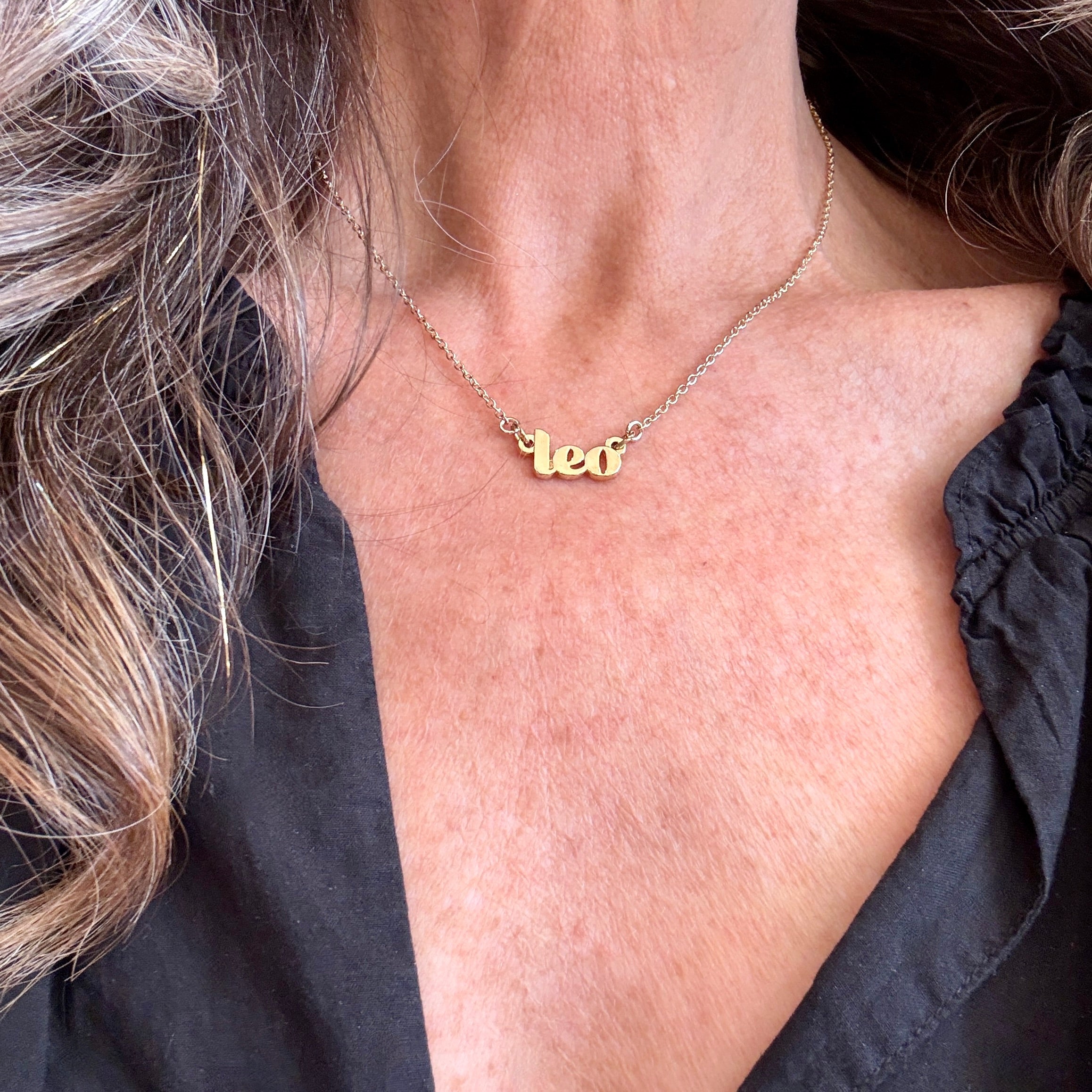 Leo Zodiac Name Necklace - Confía Collective
