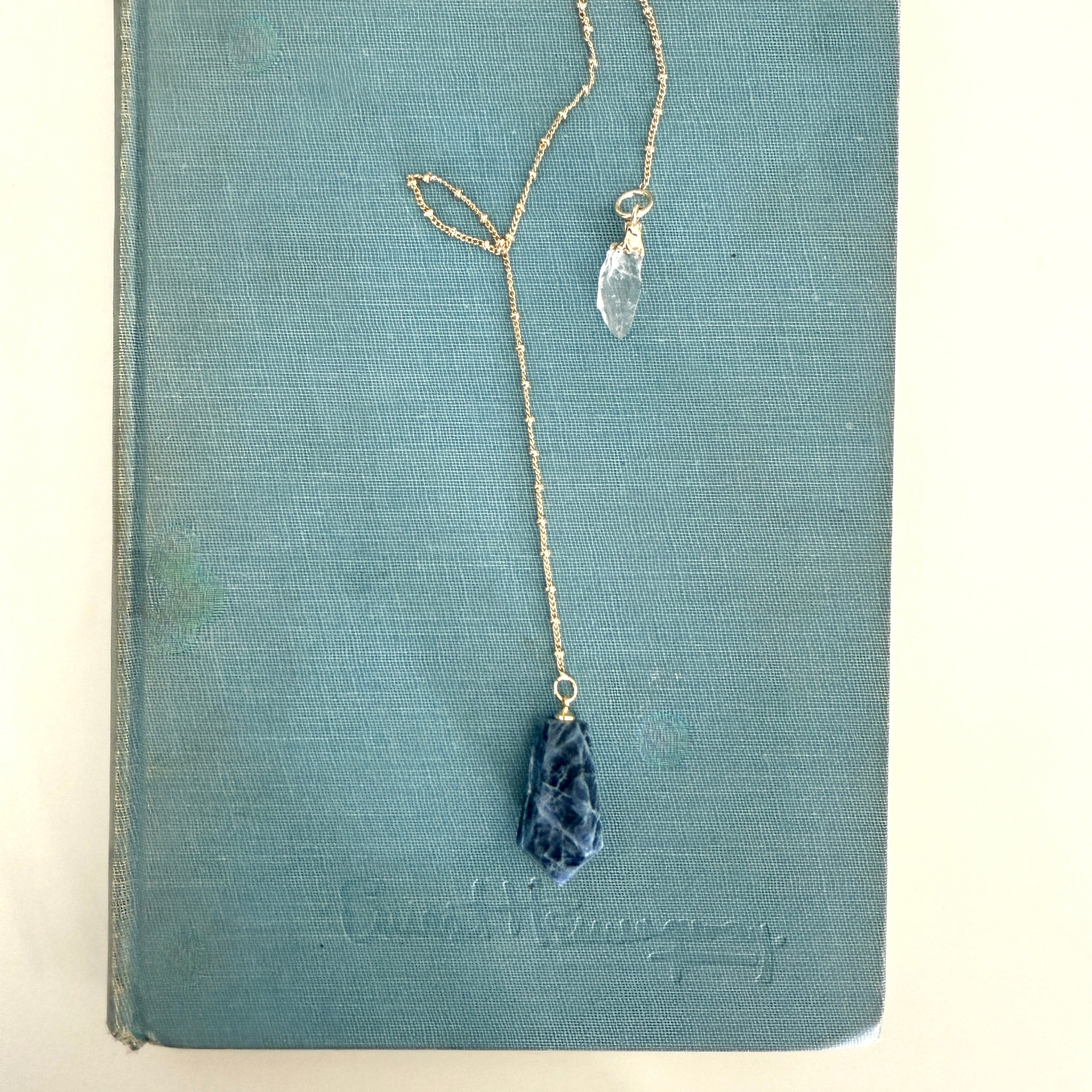 Mystical Insight Sodalite Crystal Pendulum - Confía Collective