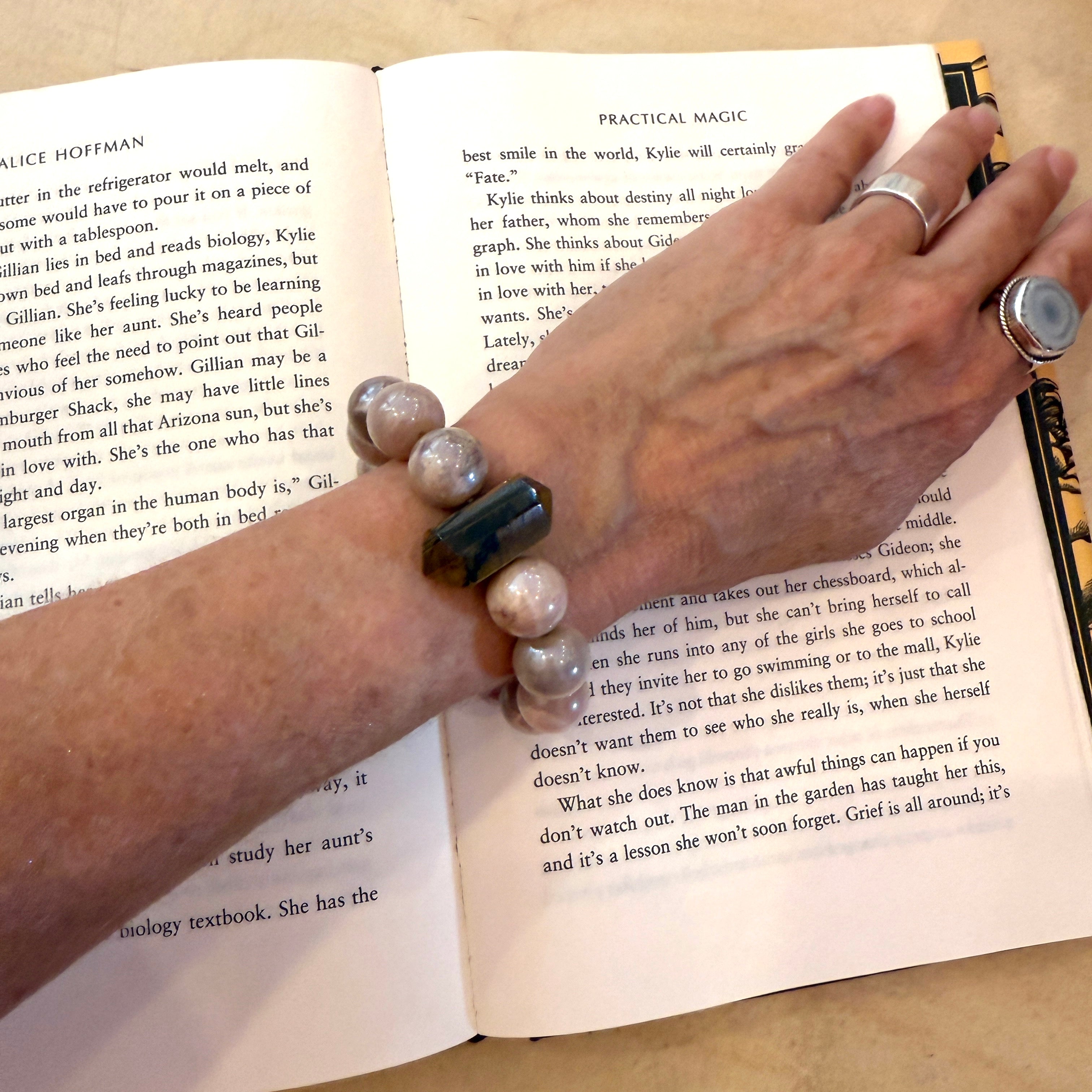 Peach Moonstone + Tiger Eye Big Bauble Bracelet - Confía Collective