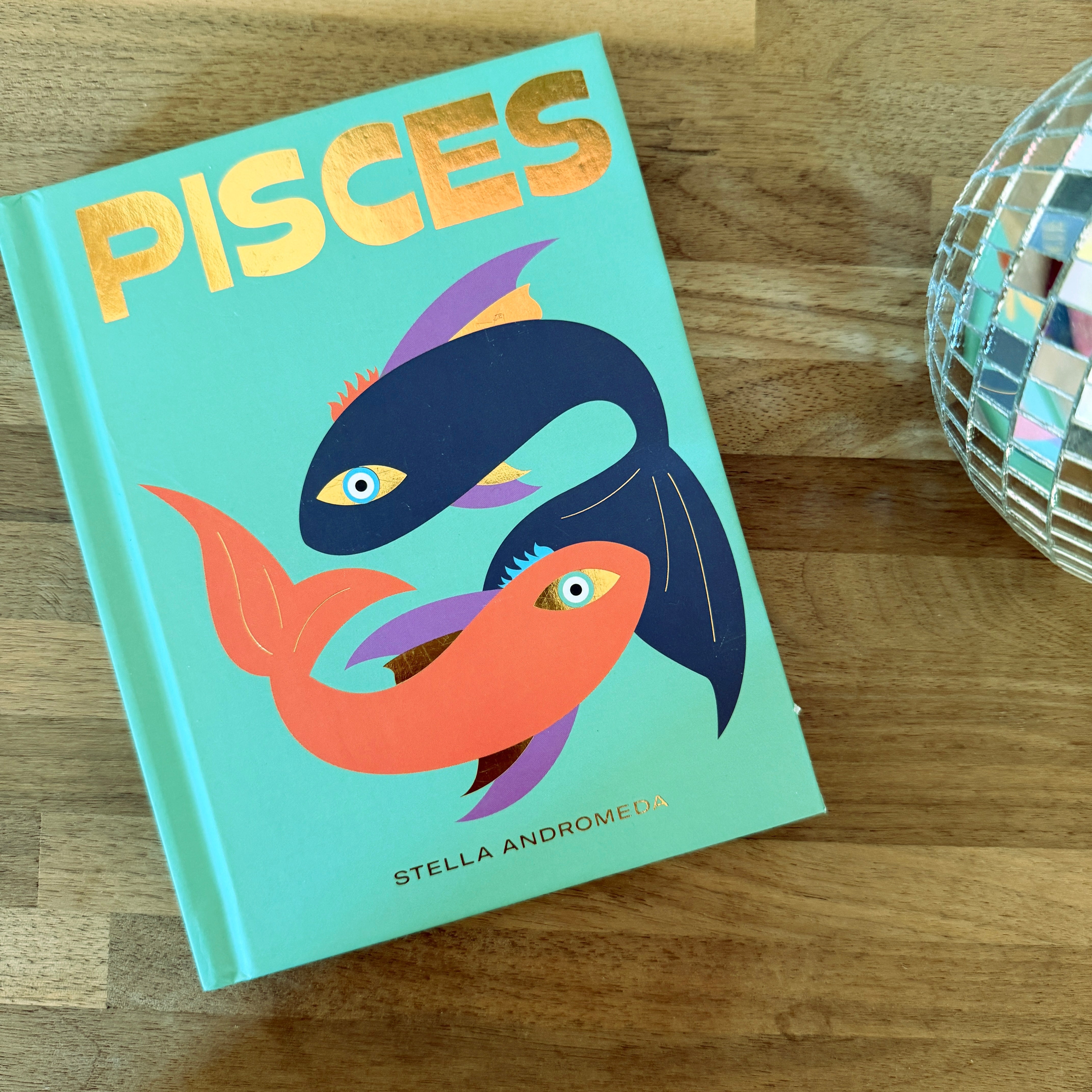 Pisces Zodiac Book - Confía Collective