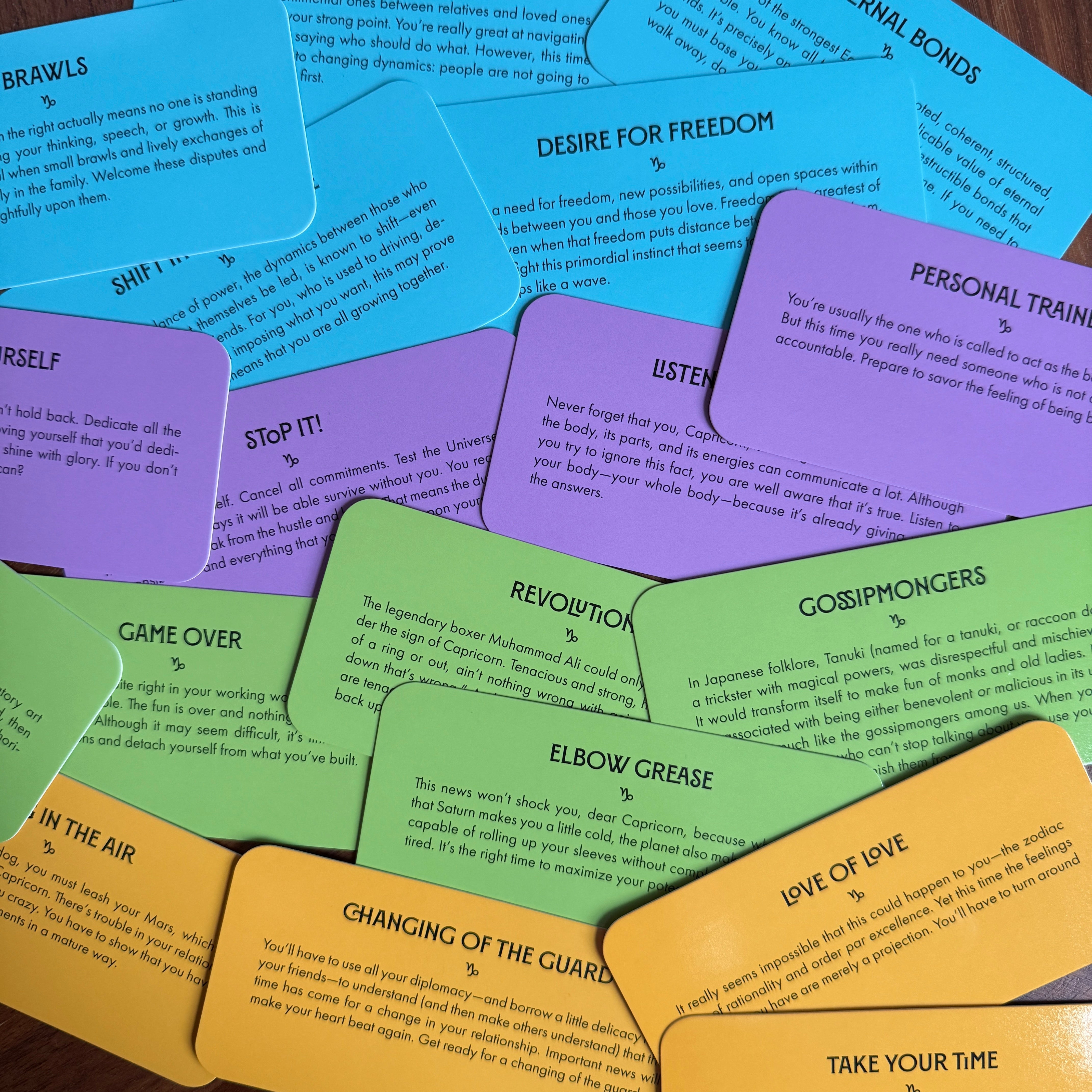 Pocket Zodiac Cards: 40 Magical Messages - Confía Collective