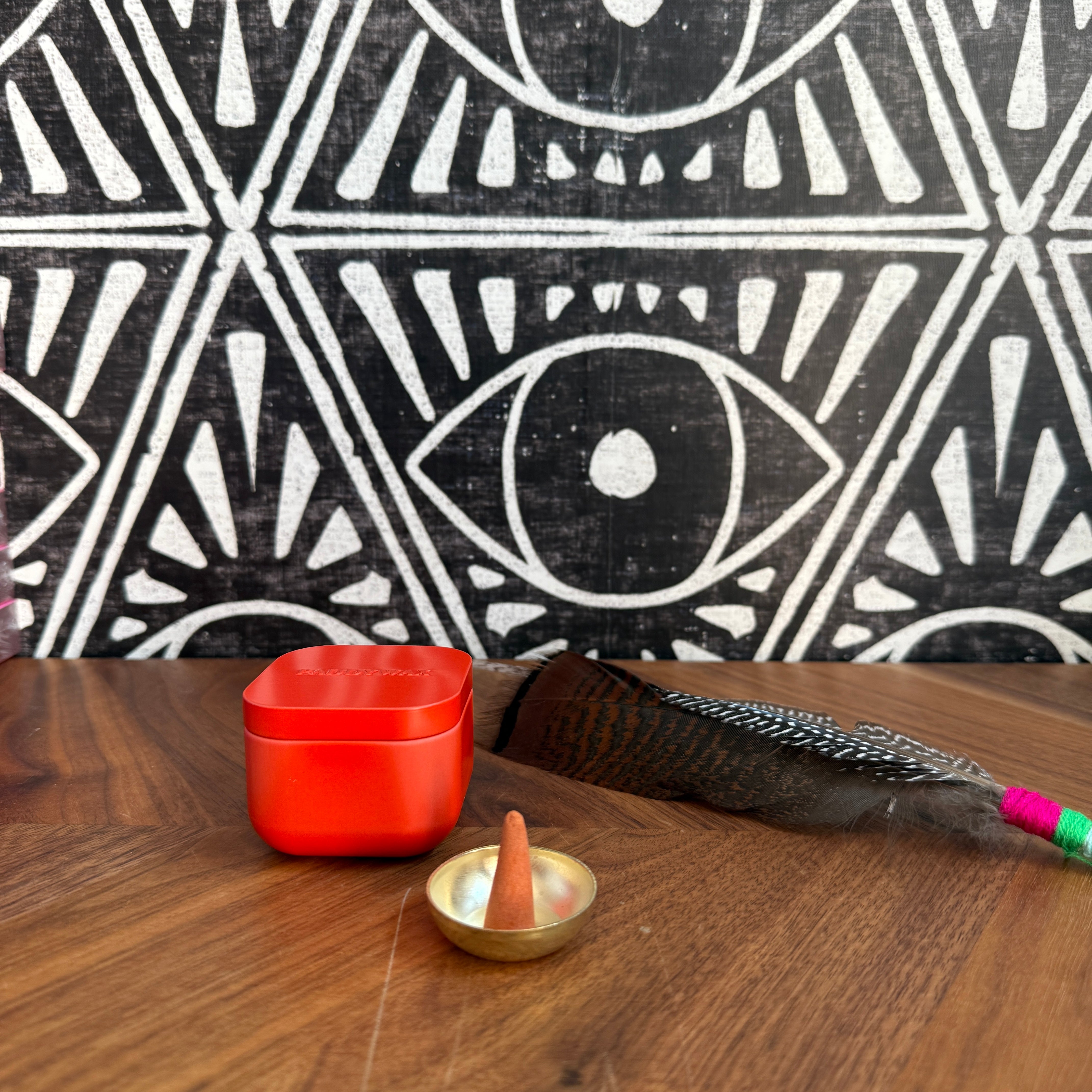 Saffron Rose Incense Cone in Tin - Confía Collective