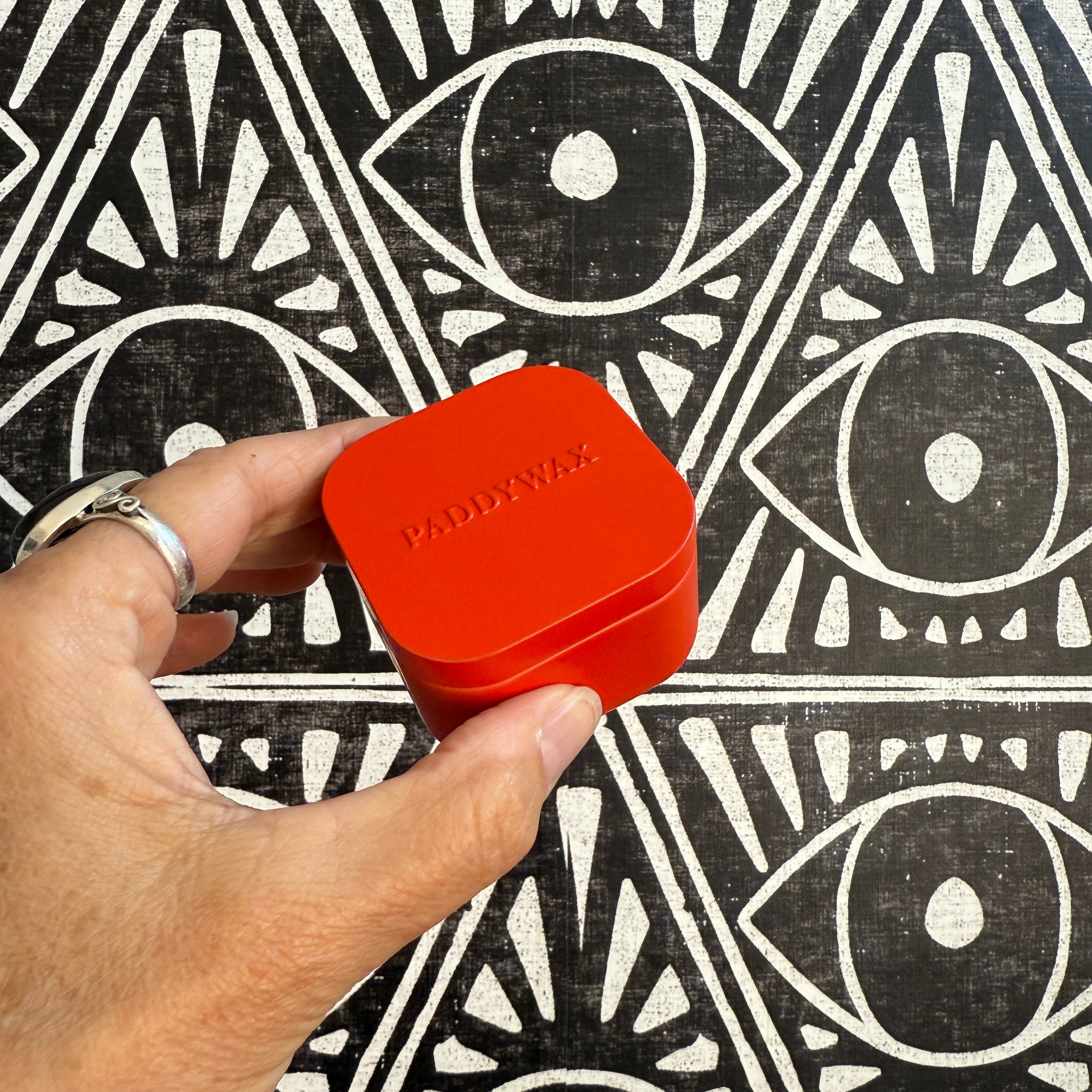 Saffron Rose Incense Cone in Tin - Confía Collective