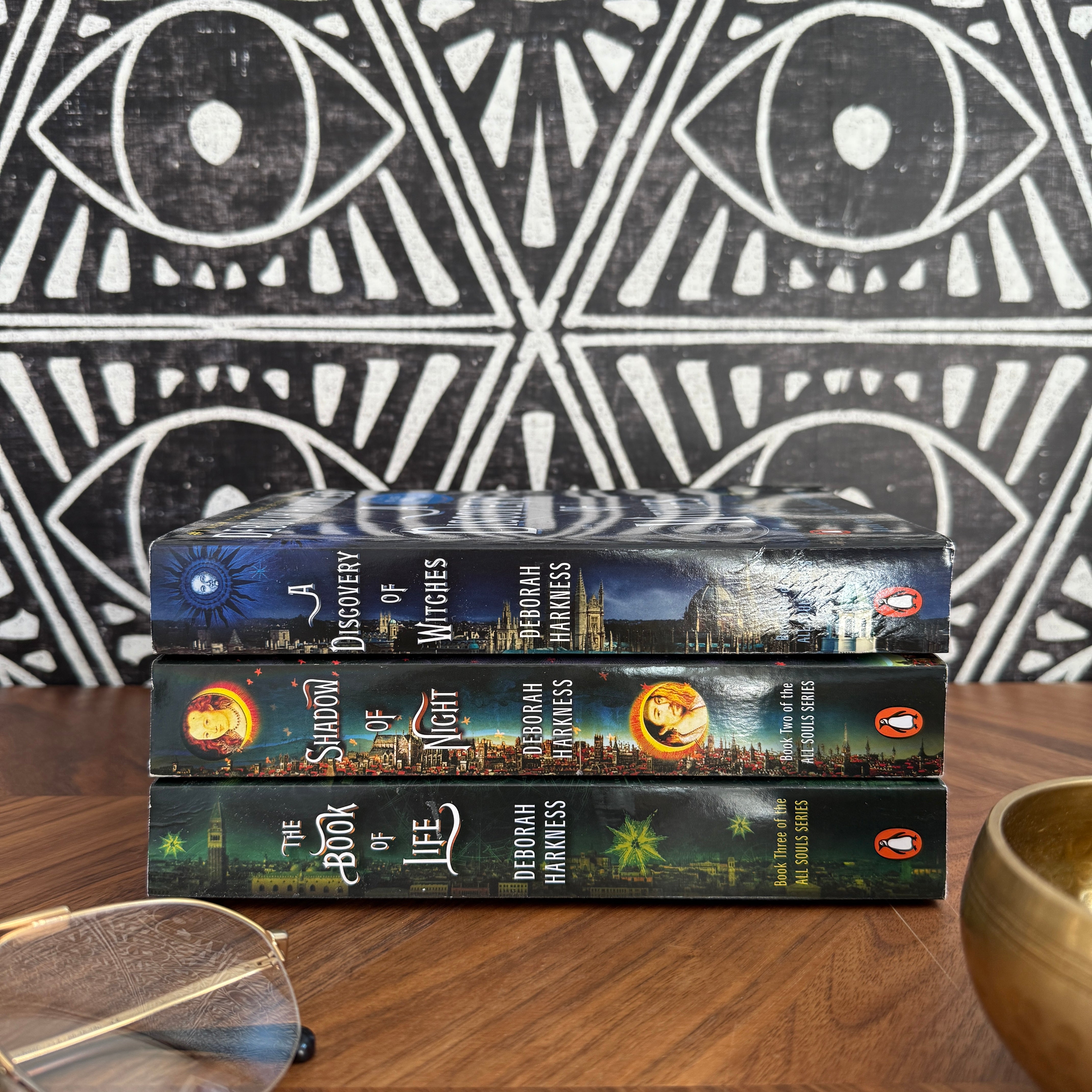 Shadow of Night: Book Two of the All Souls Series - Confía Collective