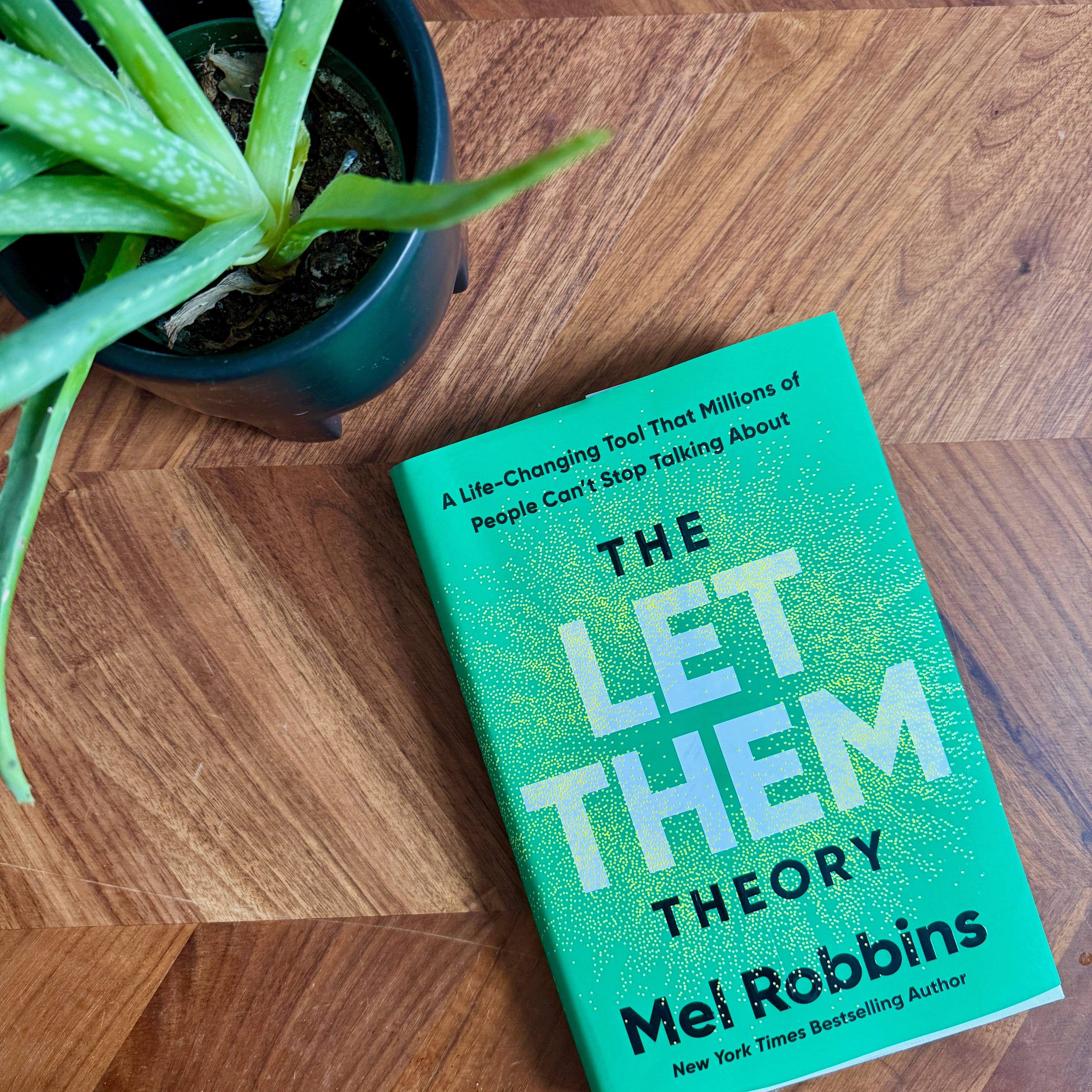 The Let Them Theory Book - Confía Collective