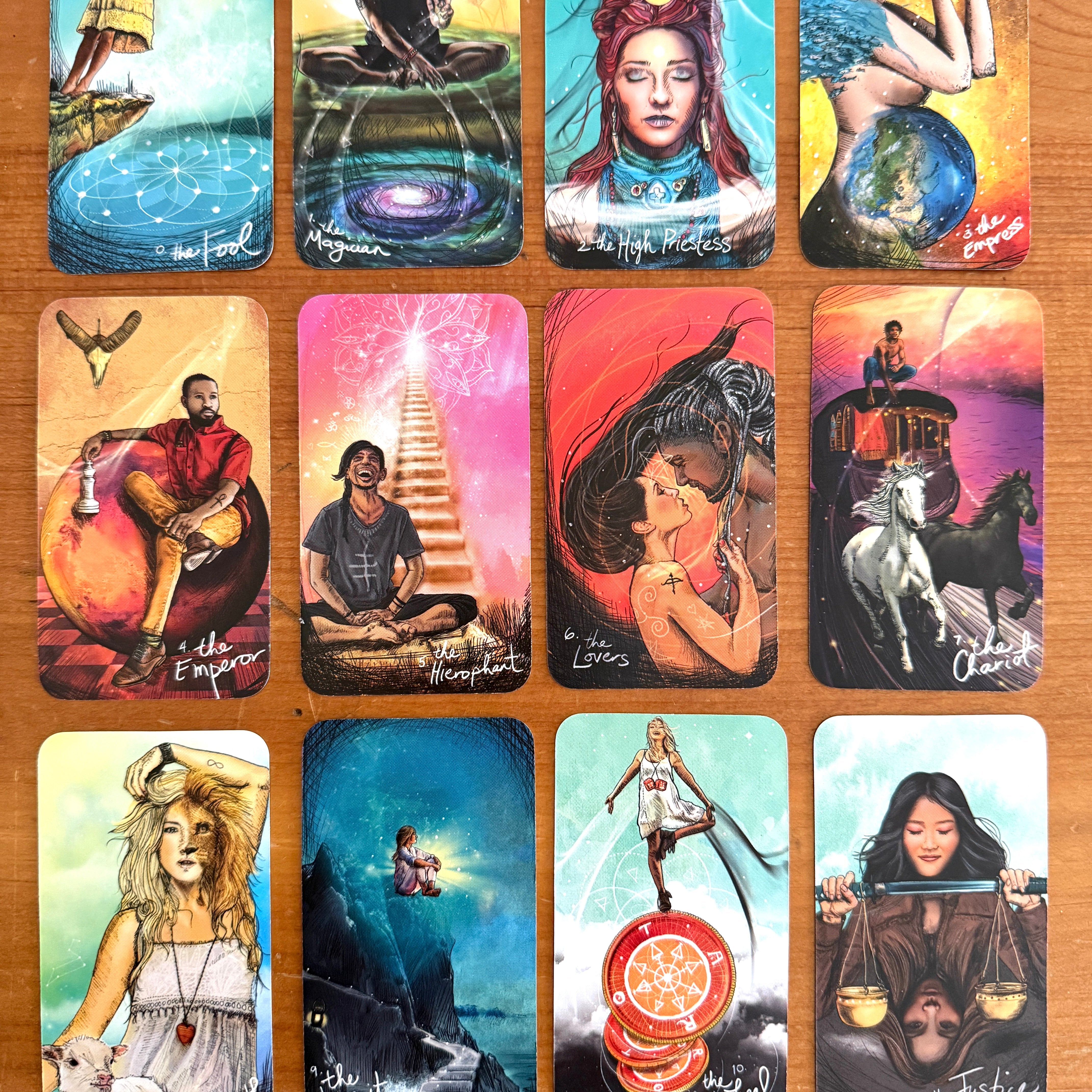 The Light Seers Pocket Tarot - Confía Collective