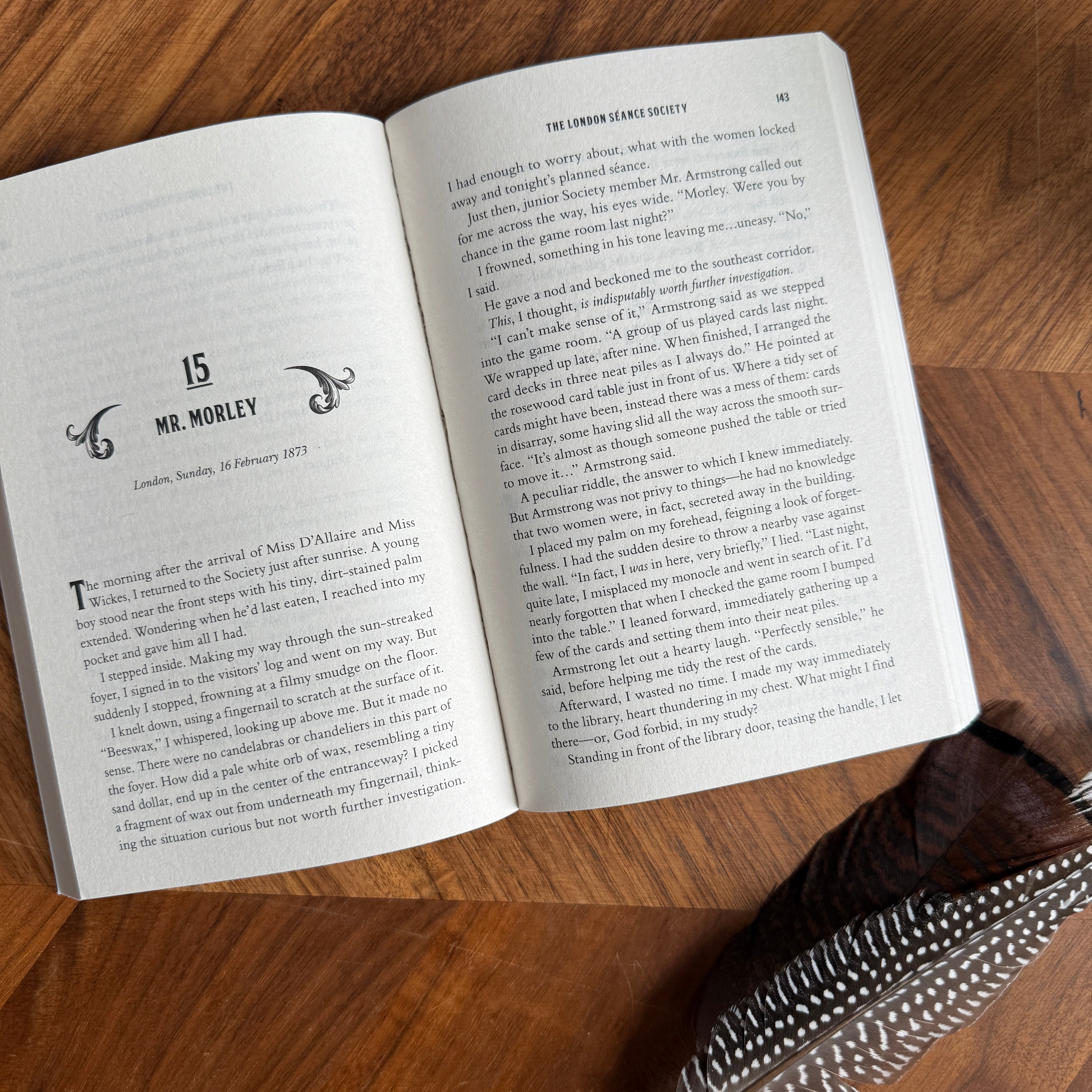 The London Séance Society Book - Confía Collective