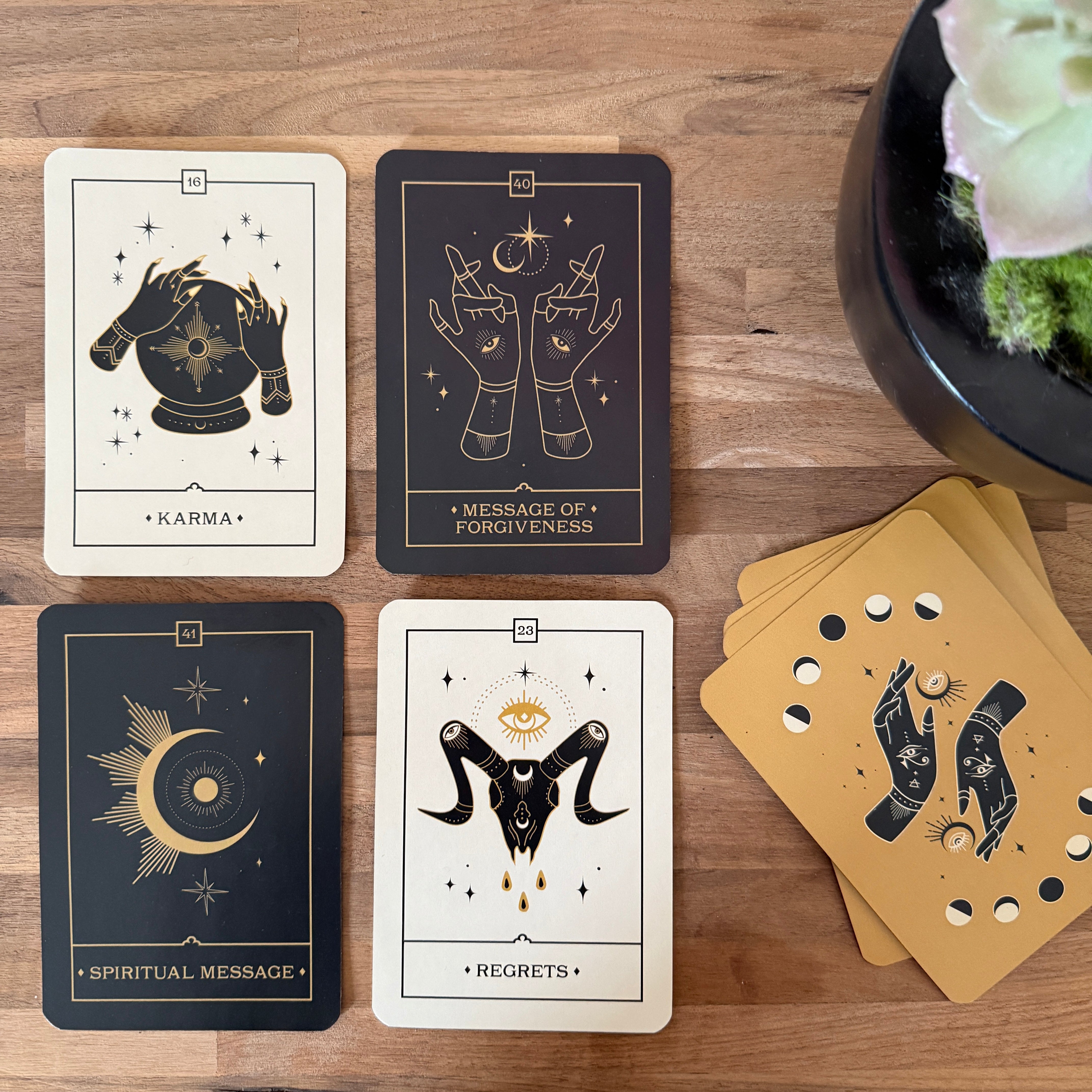 Voice of the Souls Oracle Deck and Guidebook - Confía Collective