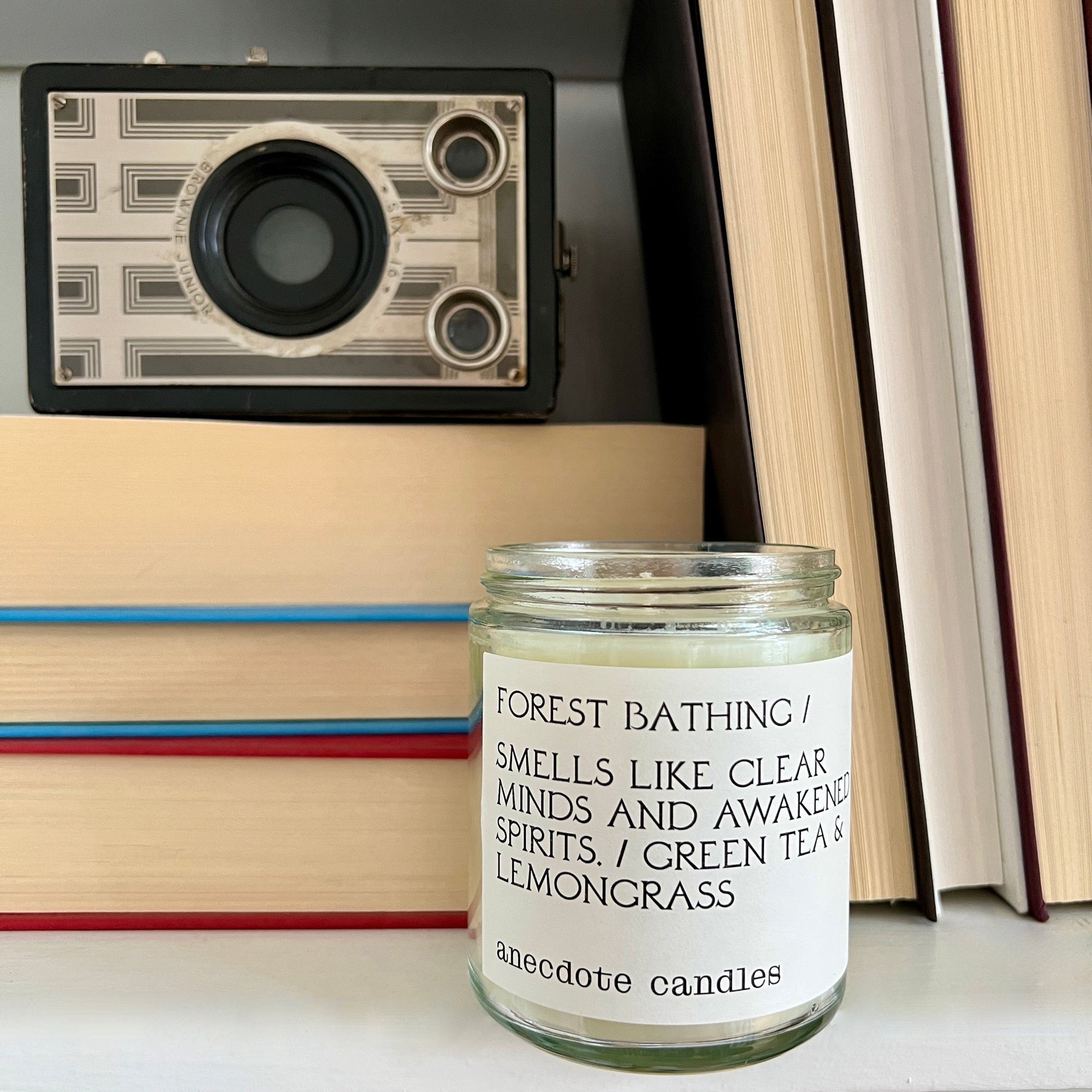 Forest bathing candle smells like clear minds and awakened spirits.  Green Tea & Lemongrass - Just like a walk through the woods