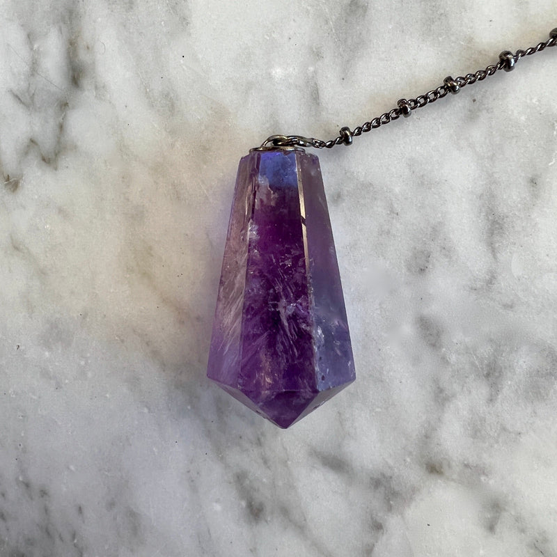 This violet light pendulum has the ability to purify, protect and deliver straightforward guidance.