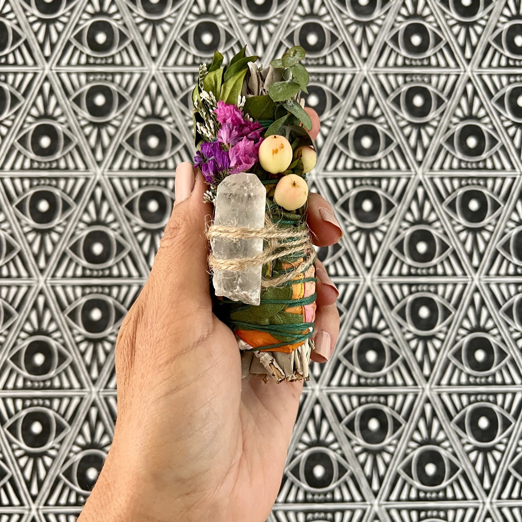 Smudging Sage Wand with Clear Quartz - Confía Collective