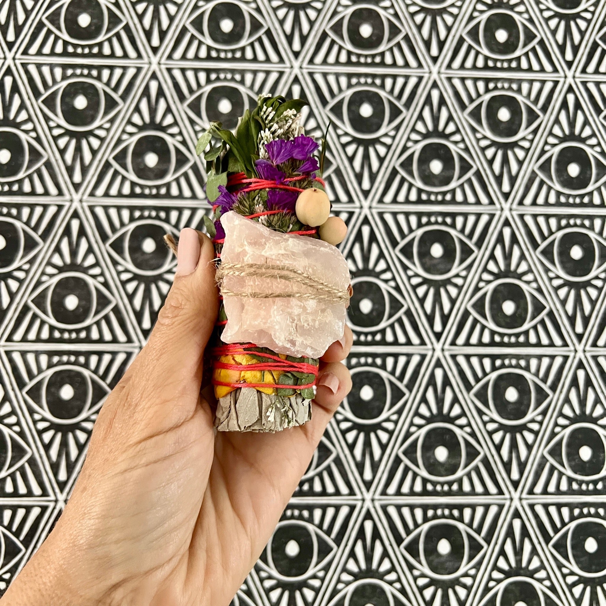 Smudging Sage Wand with Rose Quartz - Confía Collective